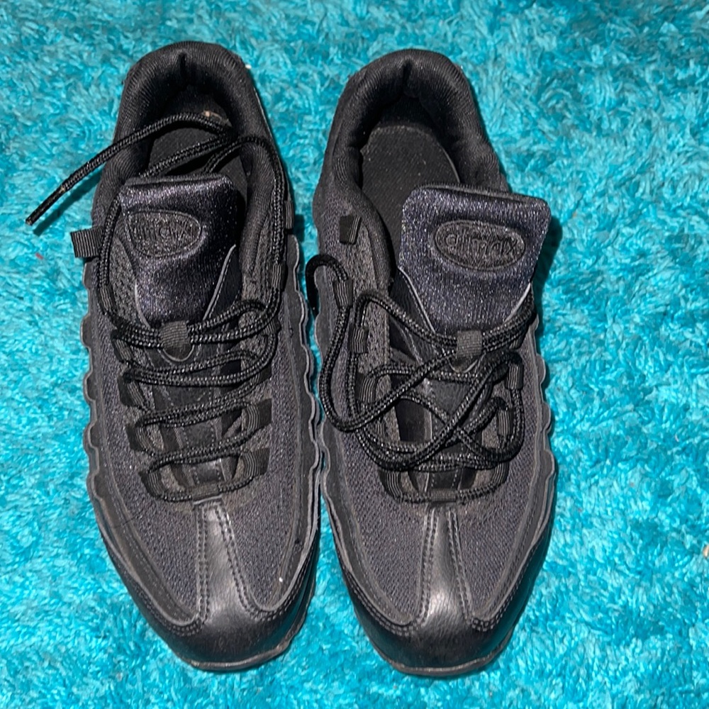 Black air maxes